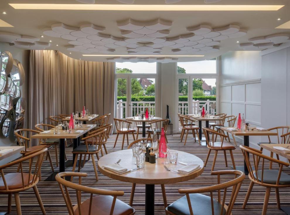 Renaissance Paris Hippodrome De St. Cloud Hotel Рюэй-Мальмезон Экстерьер фото