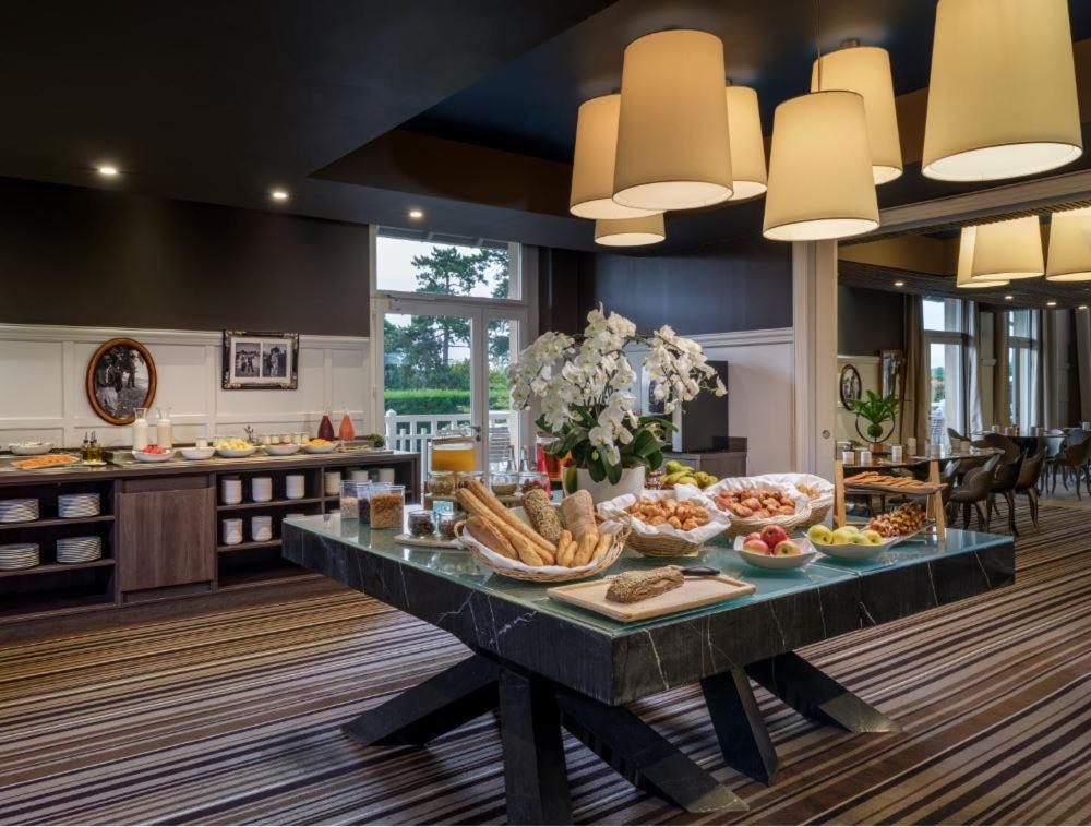 Renaissance Paris Hippodrome De St. Cloud Hotel Рюэй-Мальмезон Экстерьер фото