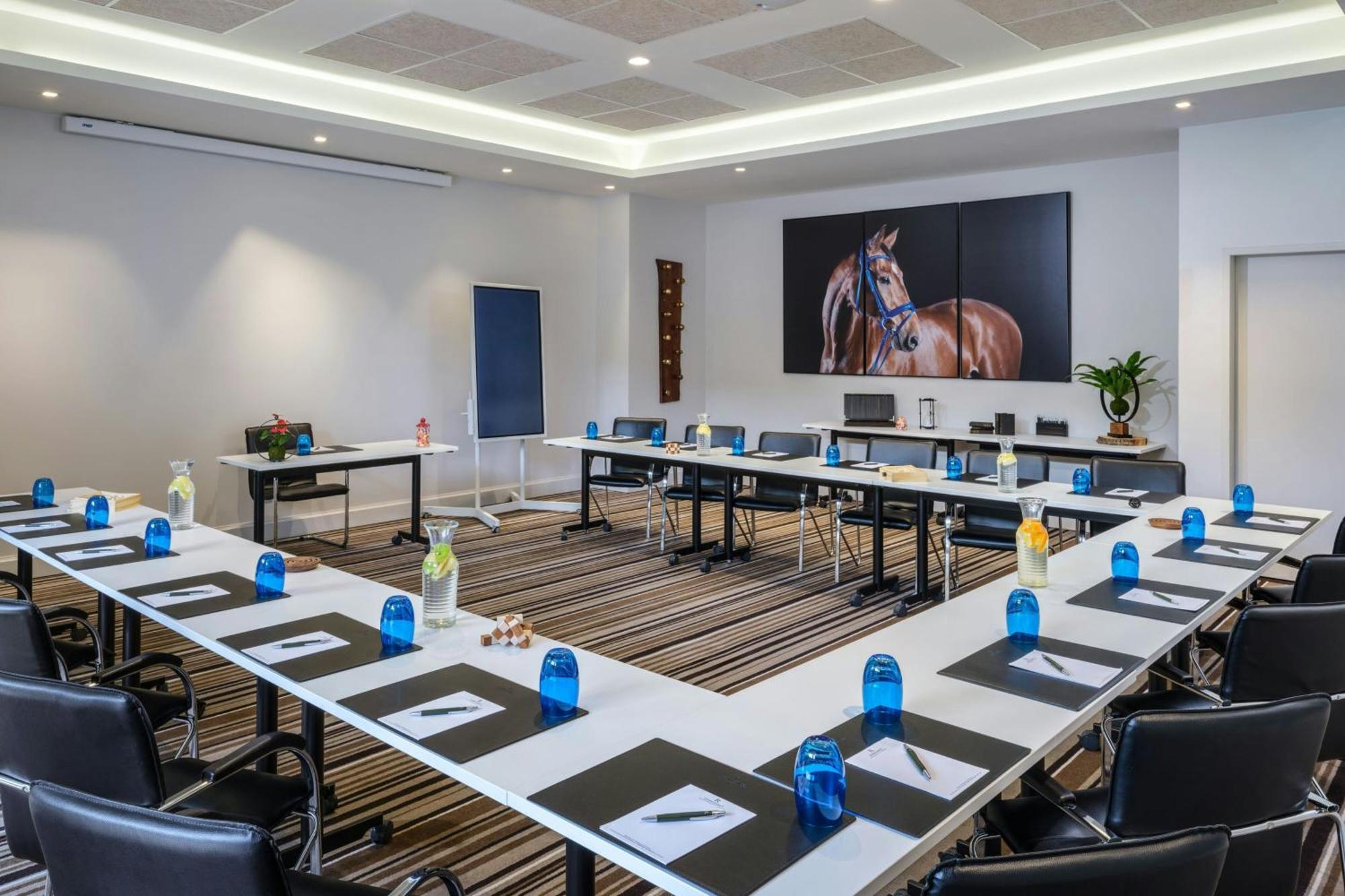 Renaissance Paris Hippodrome De St. Cloud Hotel Рюэй-Мальмезон Экстерьер фото