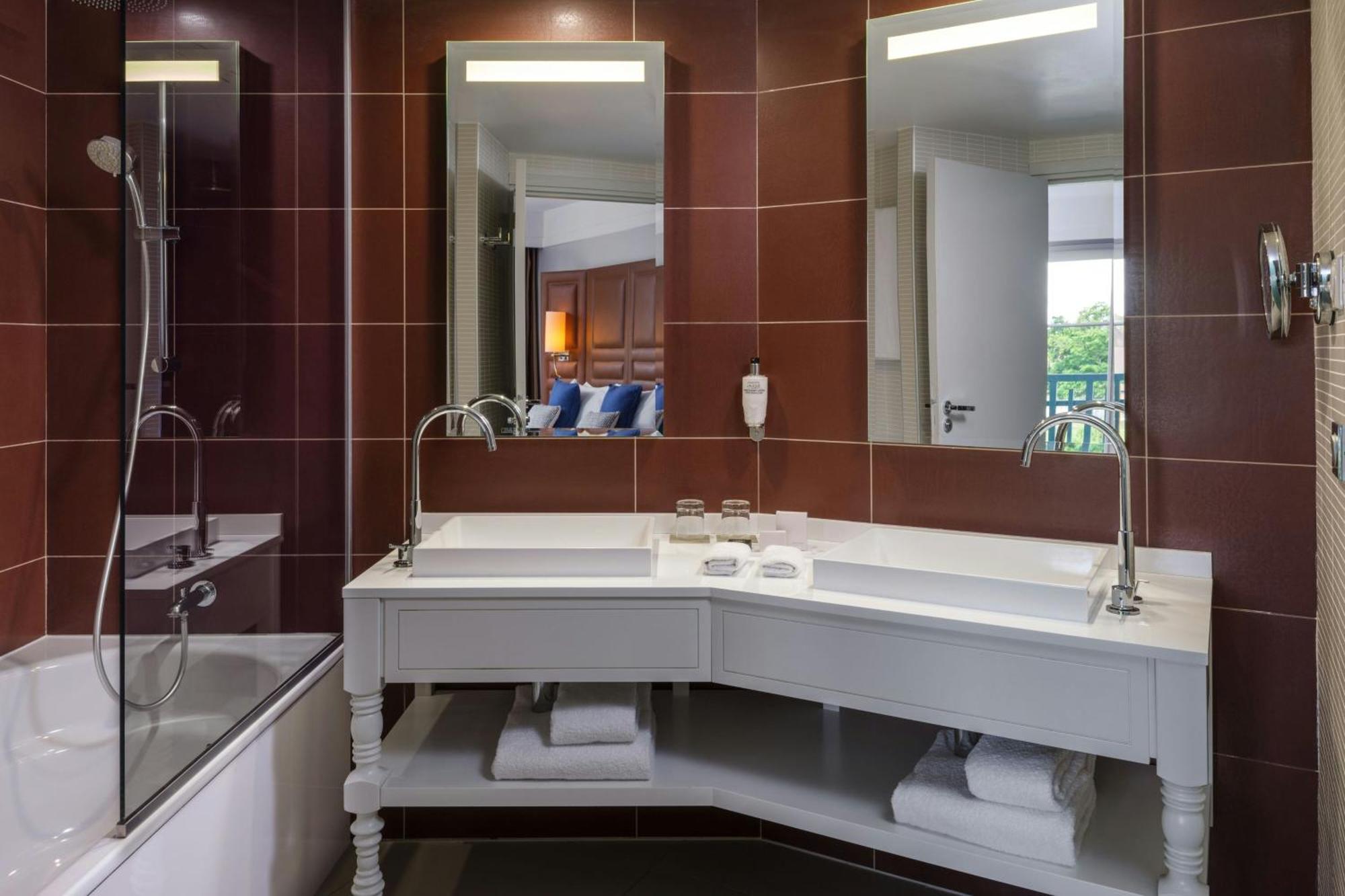 Renaissance Paris Hippodrome De St. Cloud Hotel Рюэй-Мальмезон Экстерьер фото