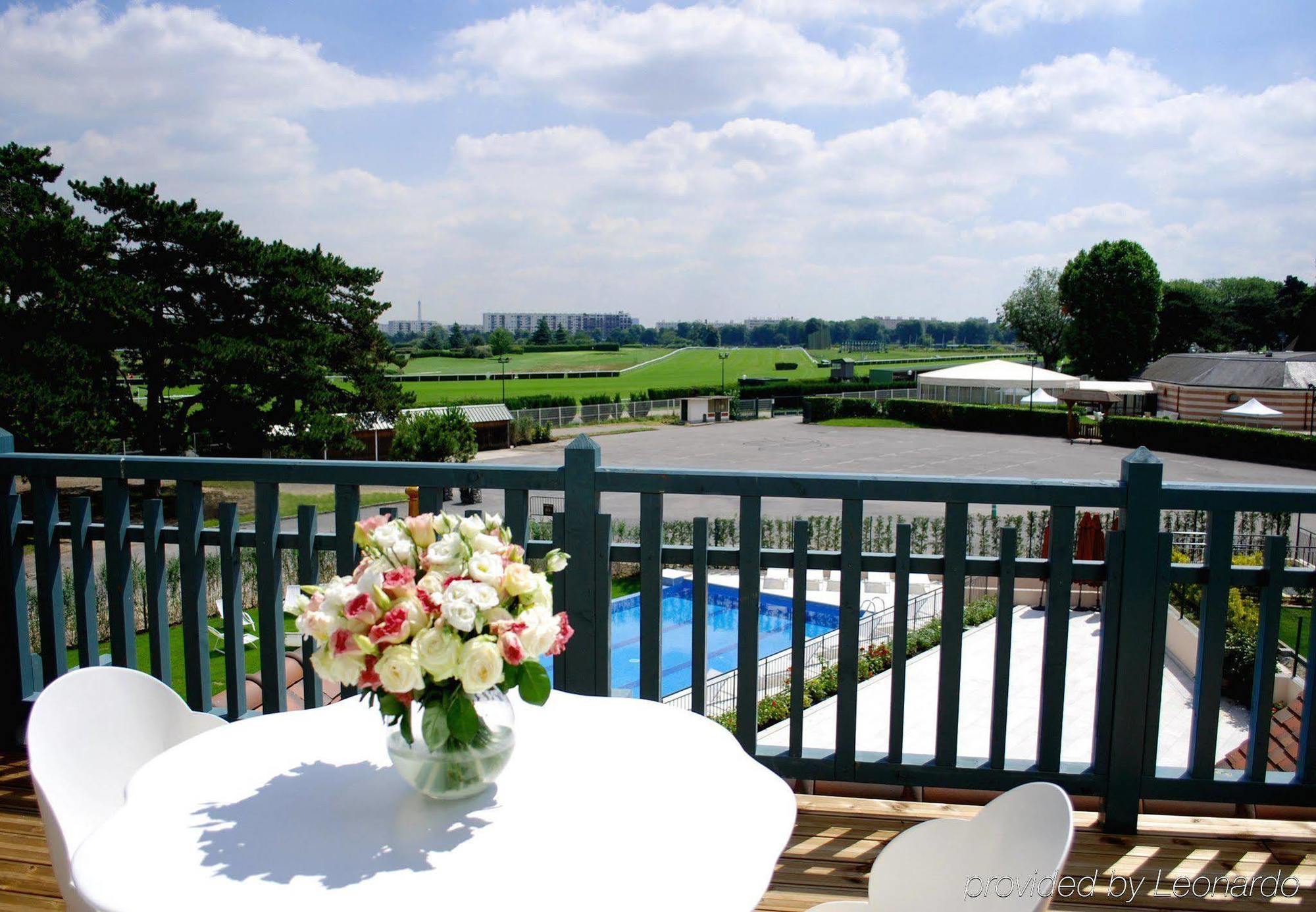 Renaissance Paris Hippodrome De St. Cloud Hotel Рюэй-Мальмезон Экстерьер фото